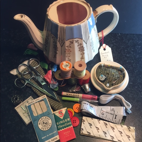 Grandma’s Sewing Kit Vintage Sadler Teapot - Picture 4 of 10